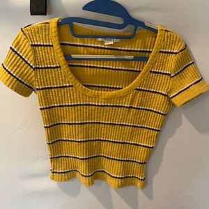 CROP YELLOW TOP